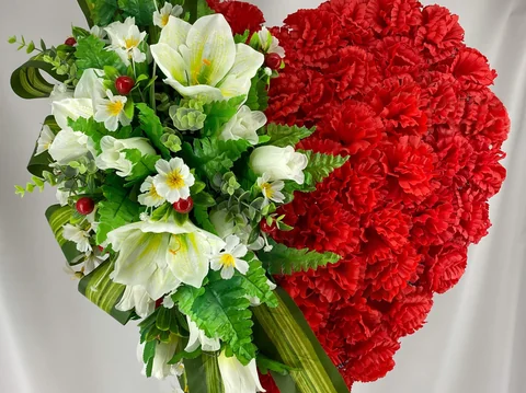 Искусственный венок «Сердце среднее элитное» — фото товара