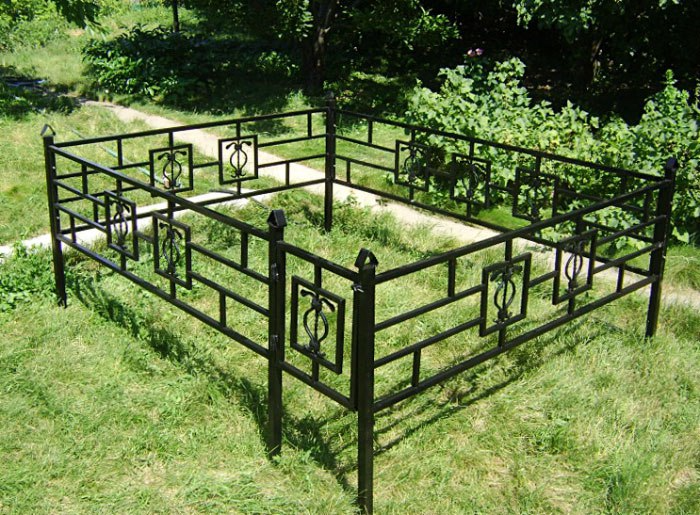 Секционная сварная ограда с порошковым покрытием — Городское кладбище Лысьвы