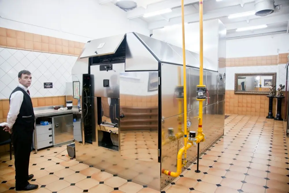 Кремационное оборудование и служебное помещение для проведения процедуры