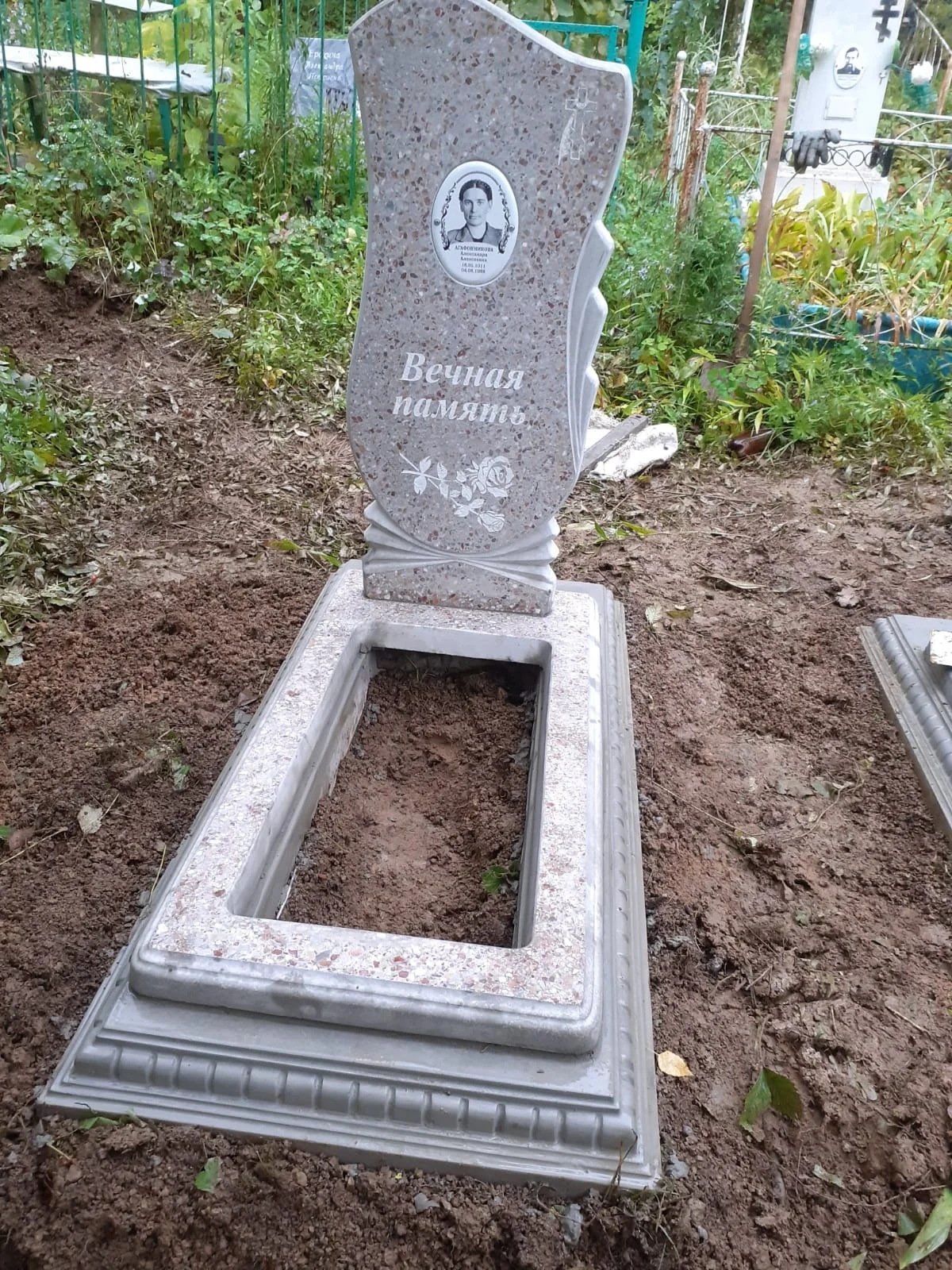 Выполненная работа «Ритуал-С»: памятники